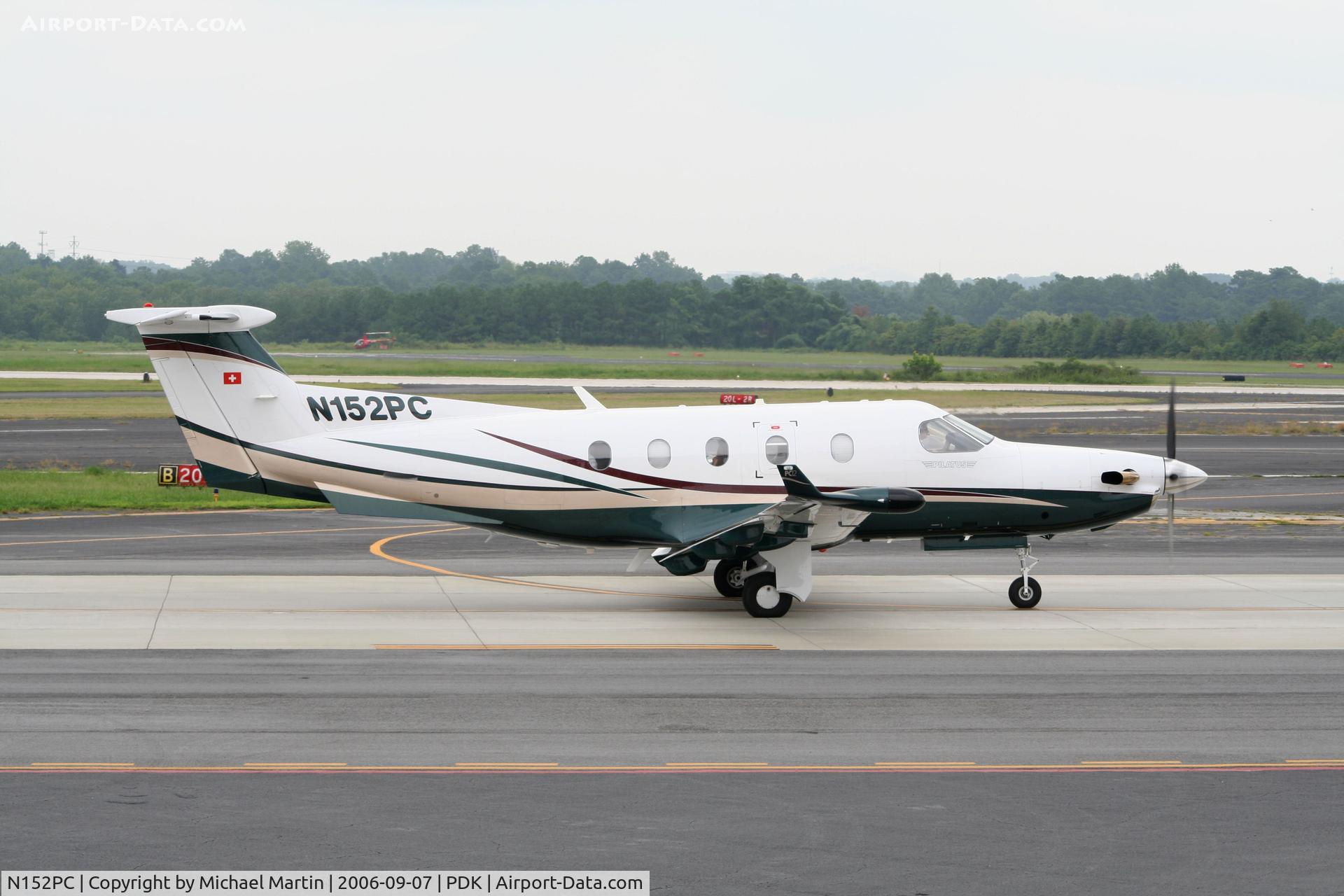N152PC, 2004 Pilatus PC-12/45 C/N 552, Taxing past Mercury Air Service