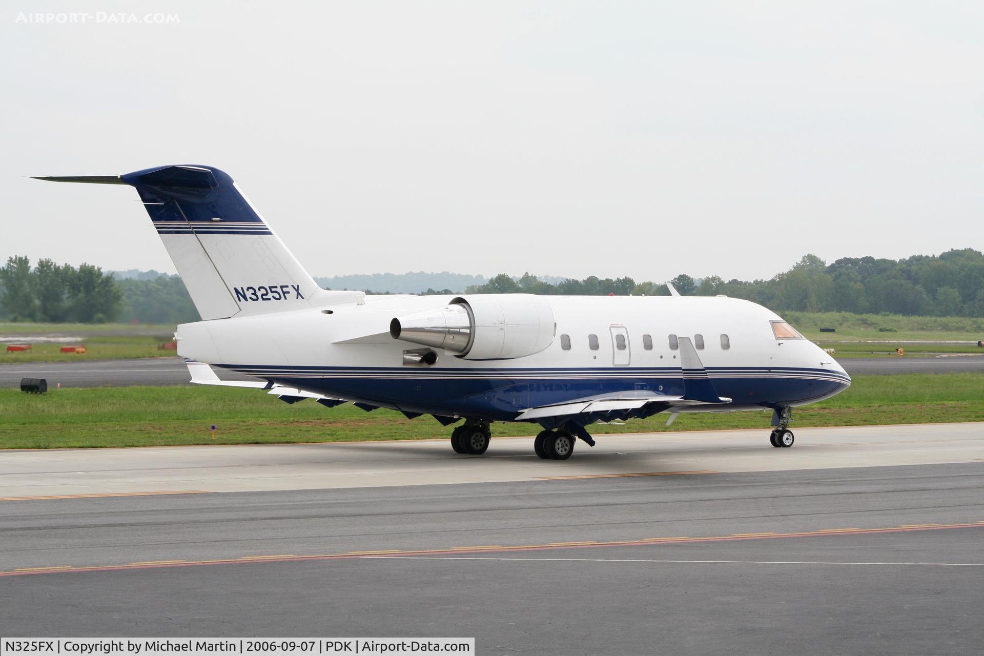 N325FX, 2000 Bombardier Challenger 604 (CL-600-2B16) C/N 5457, Taxing to Runway 2R