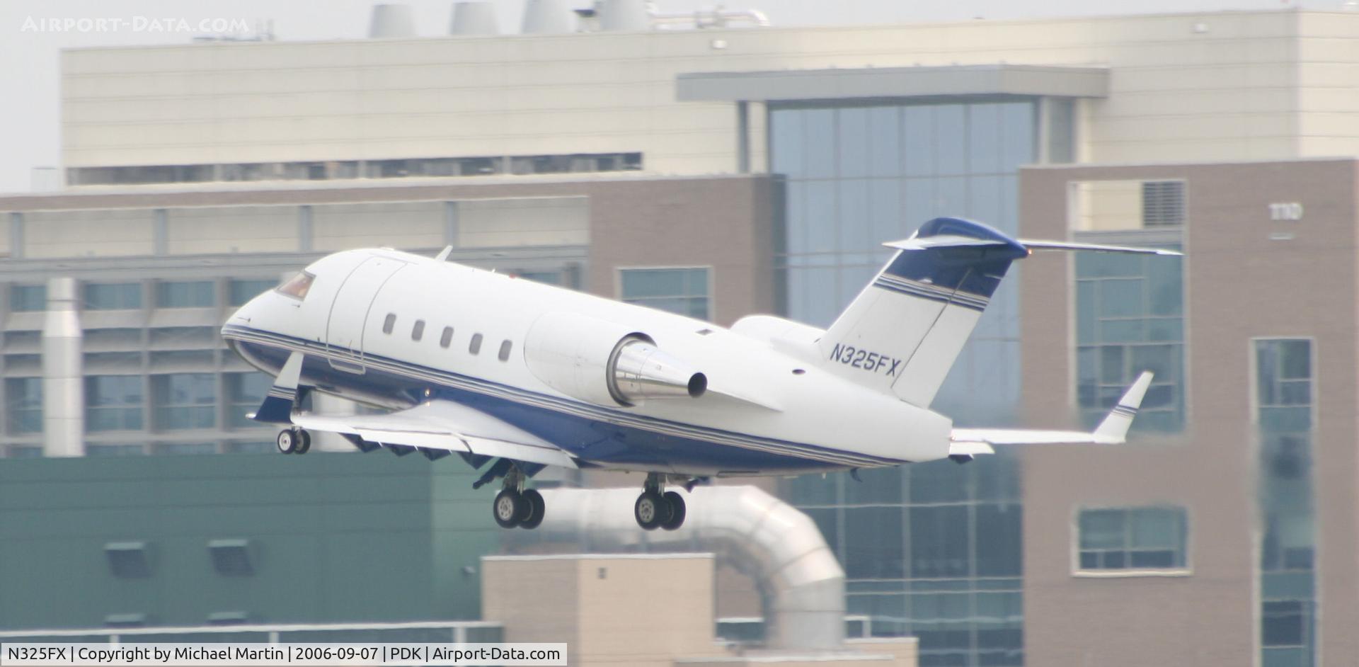 N325FX, 2000 Bombardier Challenger 604 (CL-600-2B16) C/N 5457, Departing Runway 2R