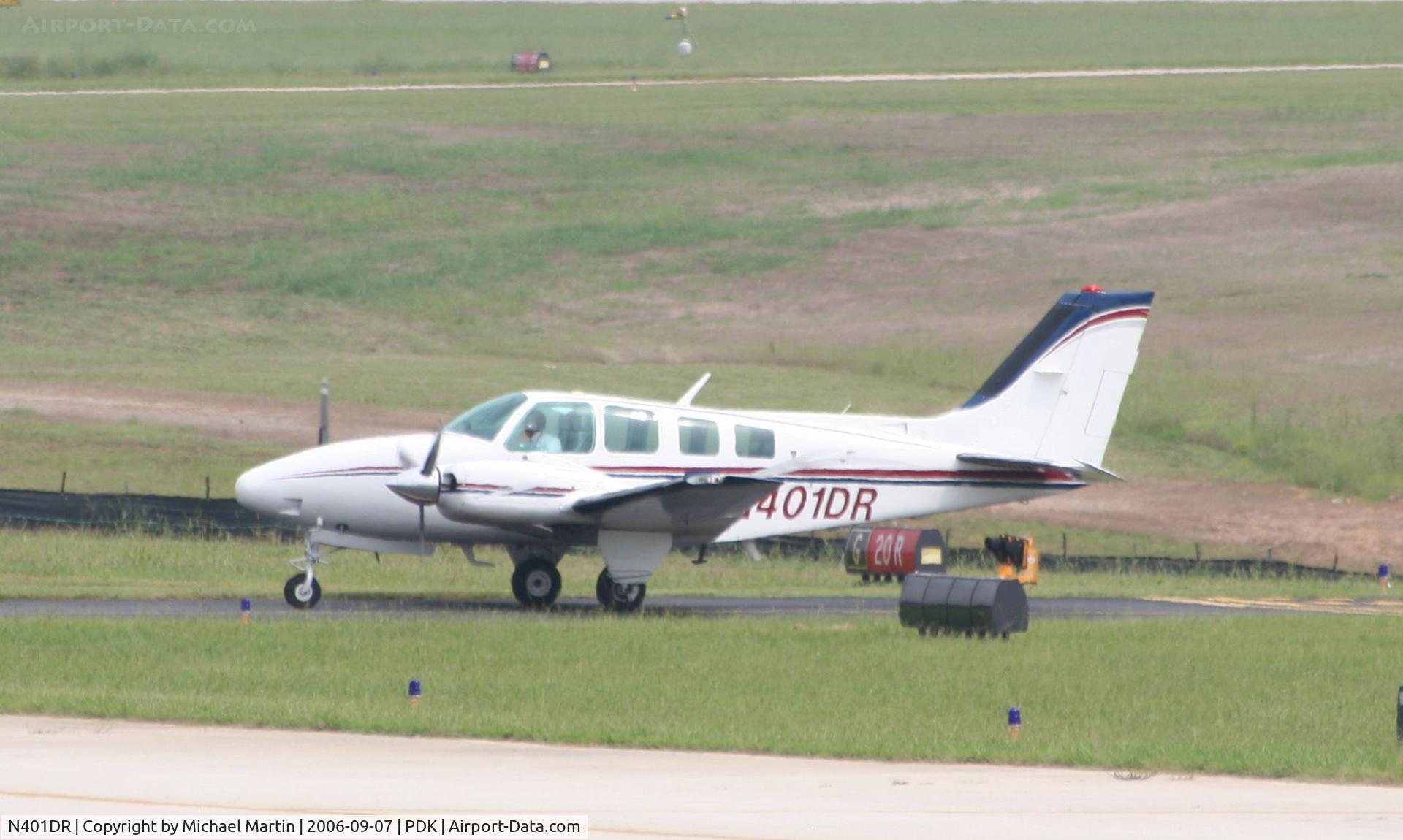 N401DR, 1980 Beech 58 Baron C/N TH-1138, Preparing to taxing to Epps Air Service