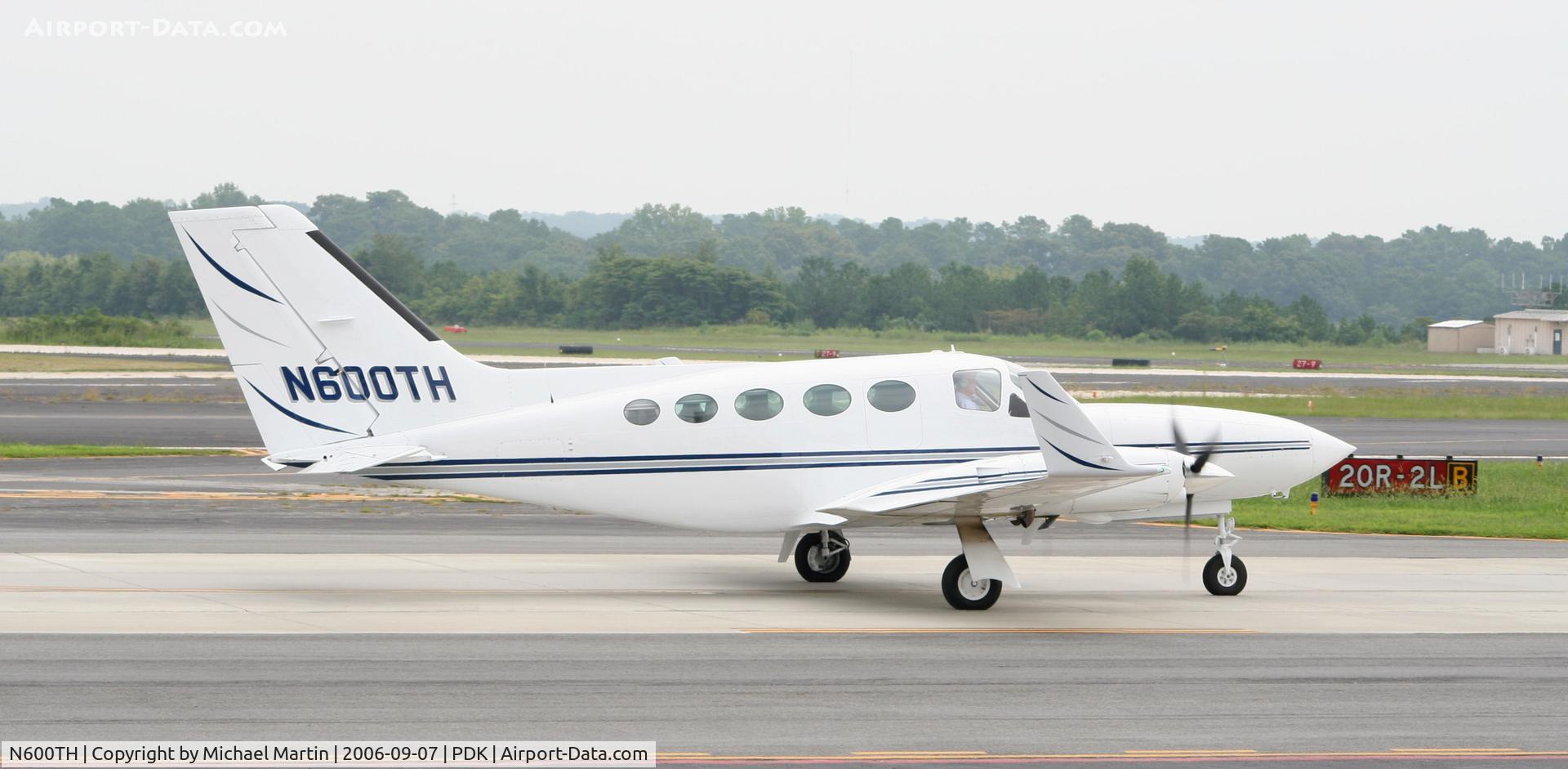 N600TH, 1981 Cessna 414A Chancellor C/N 414A0668, Taxing to Runway 2R