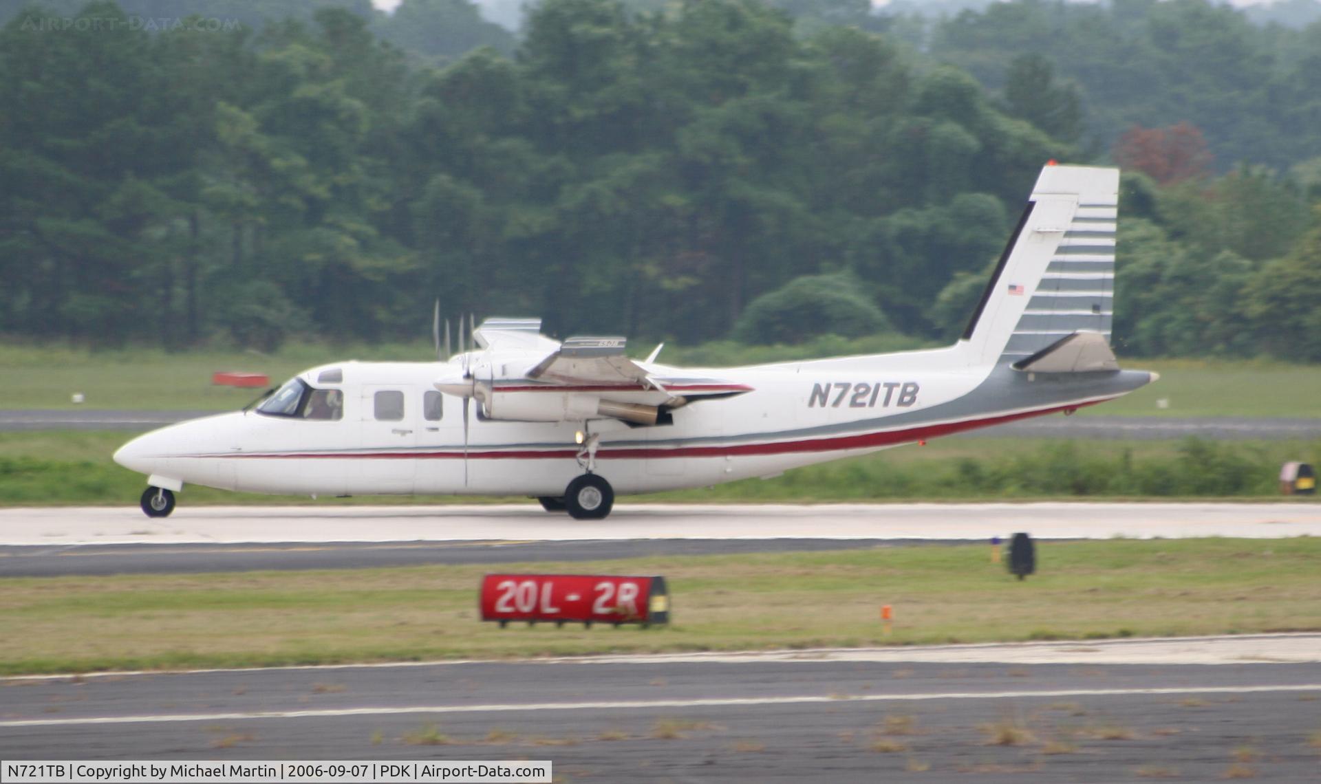 N721TB, 1976 Rockwell International 690B C/N 11352, Landing Runway 2R
