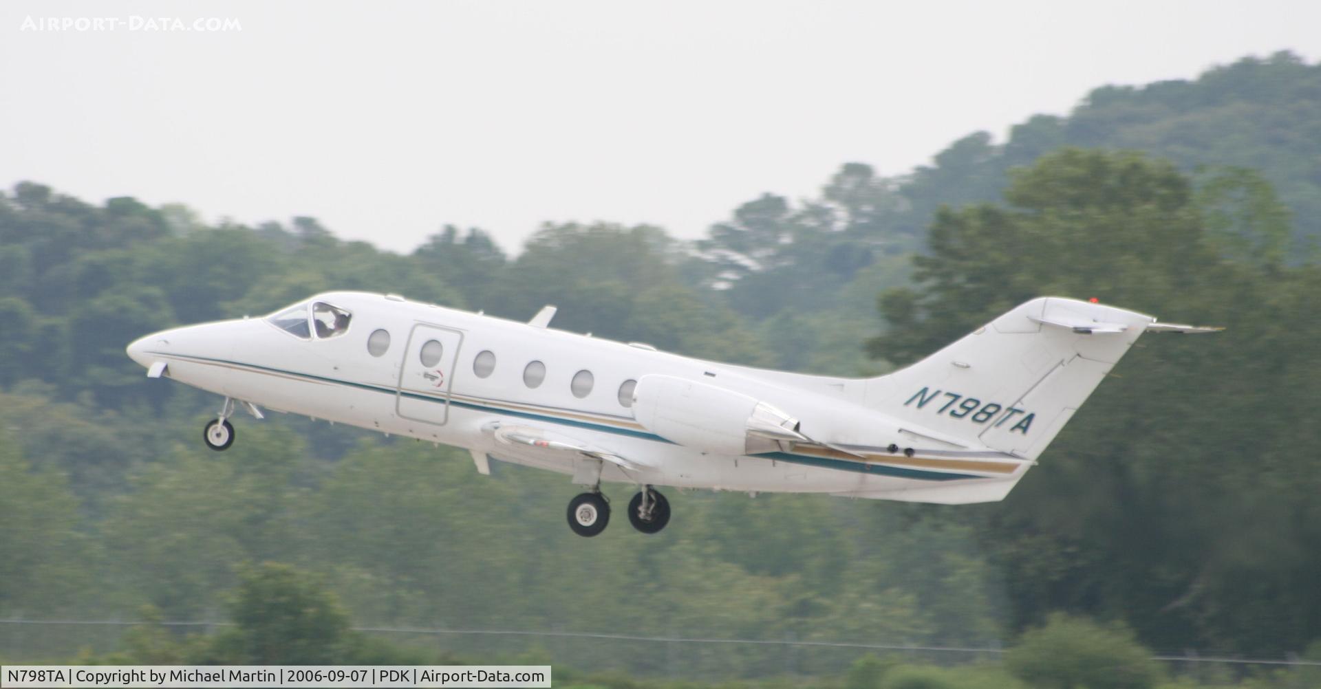 N798TA, 1998 Raytheon Beechjet 400A C/N RK-198, Departing Runway 2R