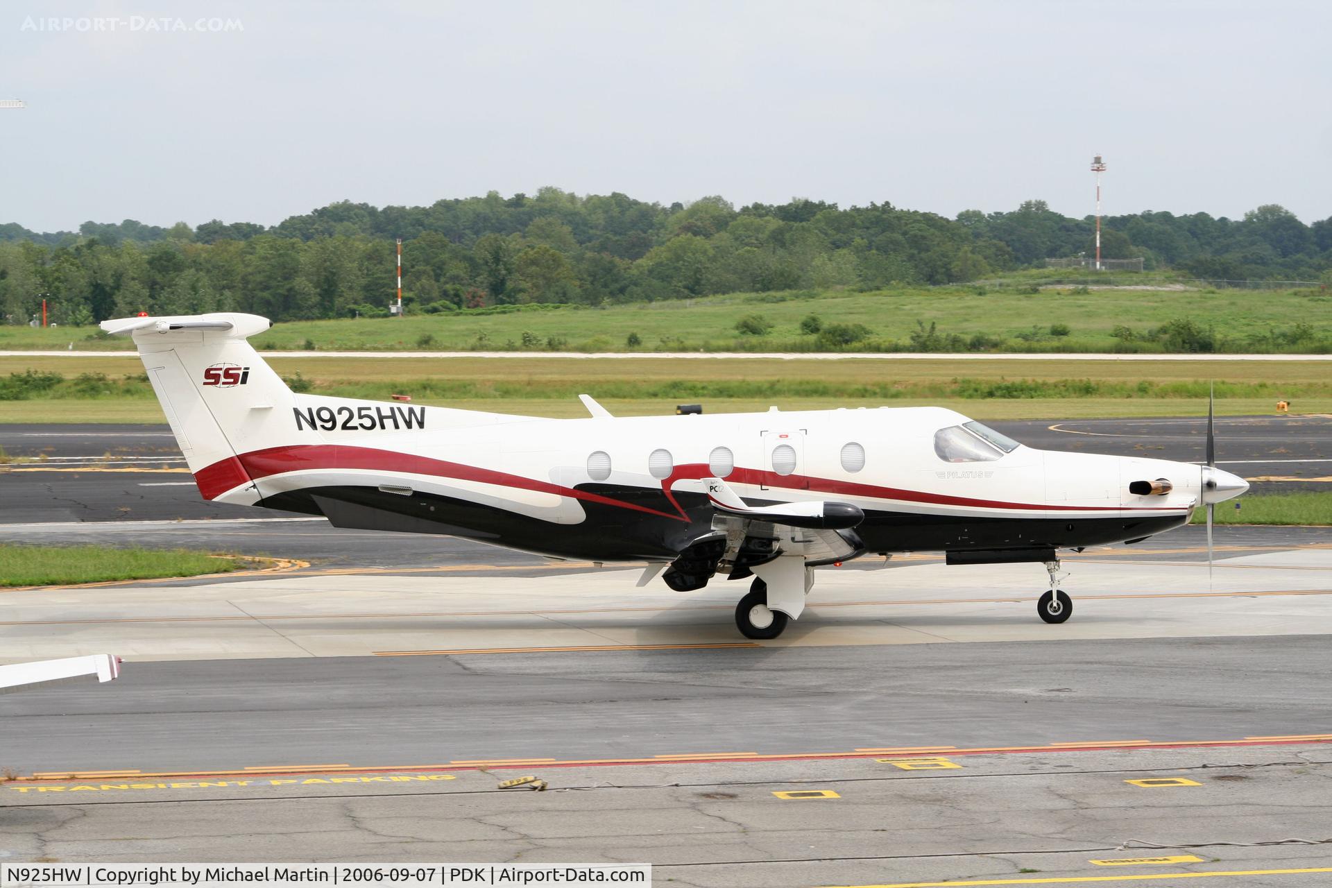 N925HW, 2002 Pilatus PC-12/45 C/N 444, Taxing to Runway 2R