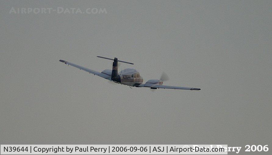 N39644, 1979 Piper PA-44-180 Seminole C/N 44-7995019, Proceeding on course, headed into a nice sunset