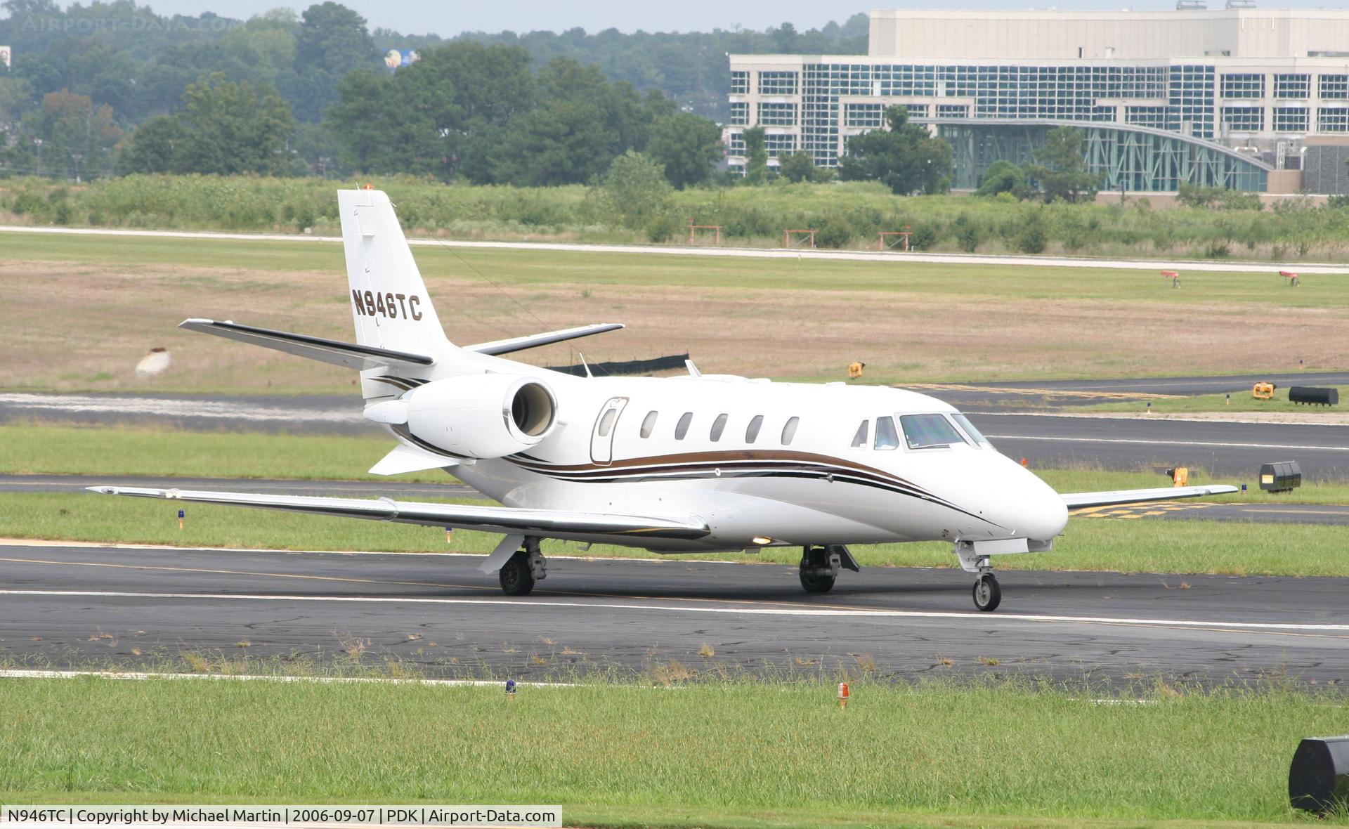 N946TC, 1982 Dassault-Breguet Falcon 50 C/N 94, Taxing to Mercury Air Center