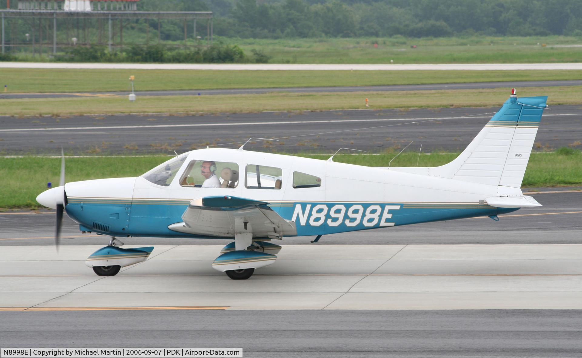 N8998E, 1976 Piper PA-28-181 C/N 28-7690219, Taxing to Epps Air Service