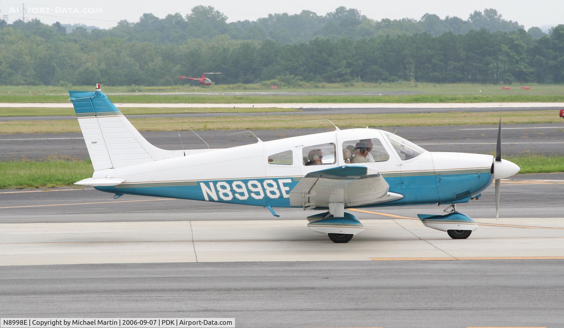 N8998E, 1976 Piper PA-28-181 C/N 28-7690219, Taxing to Runway 2L