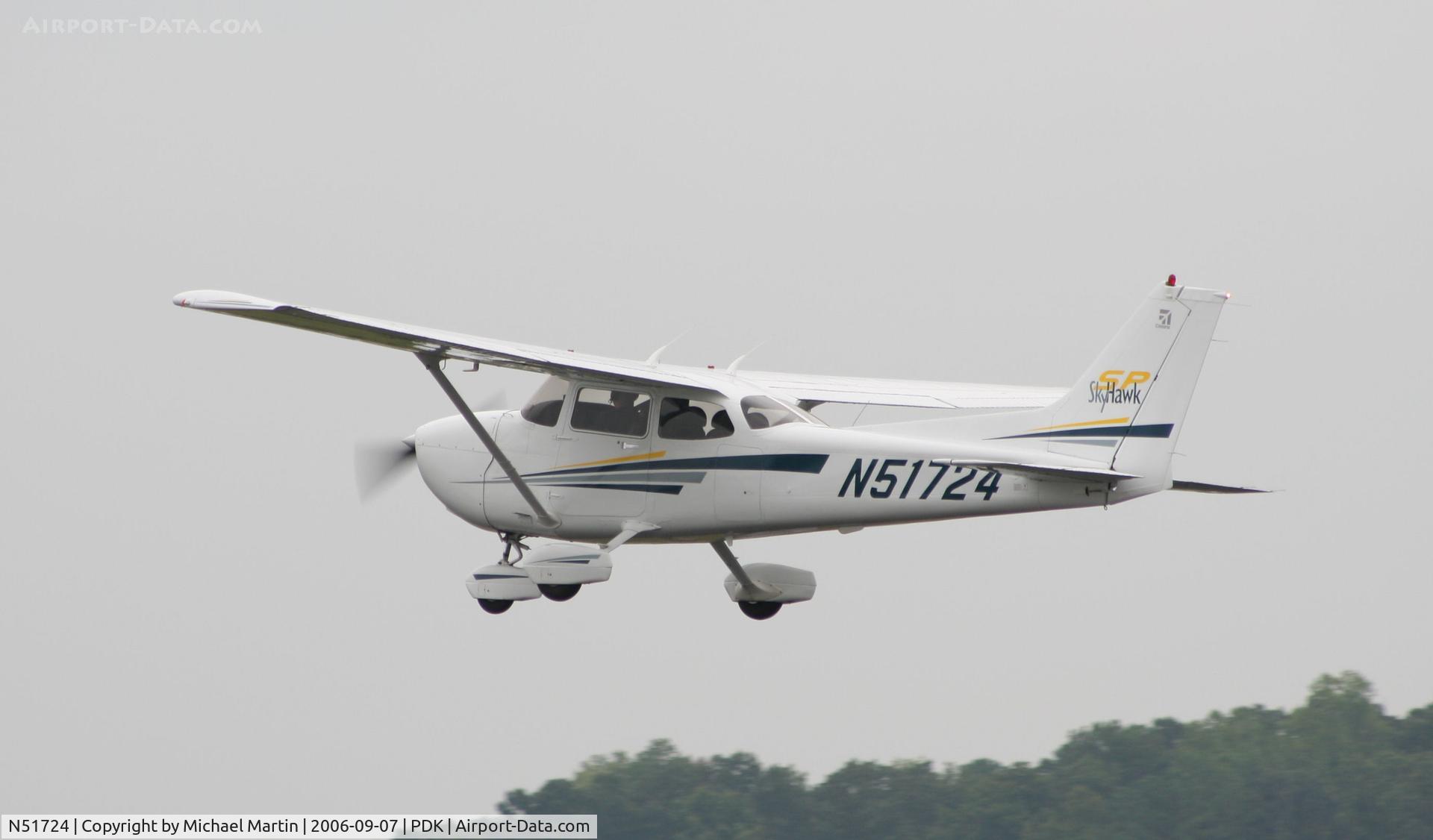N51724, 2002 Cessna 172S C/N 172S9045, Departing 2L