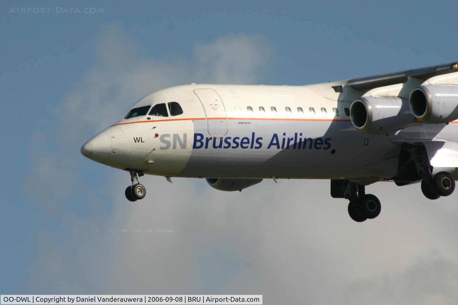 OO-DWL, 1999 British Aerospace Avro 146-RJ100 C/N E3361, small change in livery