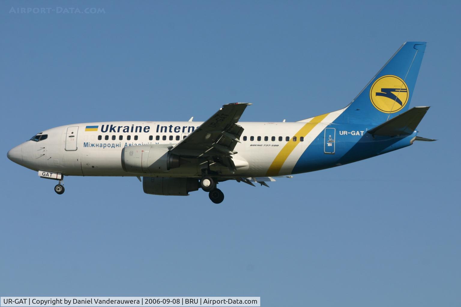 UR-GAT, 1993 Boeing 737-528 C/N 25237, arrival on rwy 25L