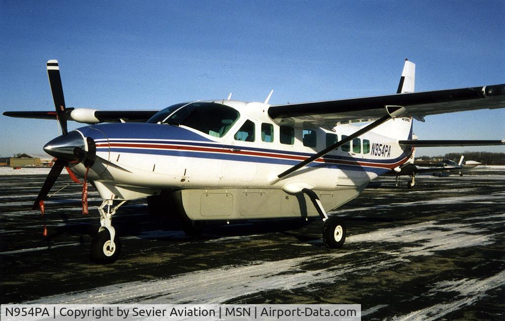 N954PA, 1996 Cessna 208B C/N 208B-0556, Pond Air Express operated in Madison Wisconsin from 1996 to 1999.