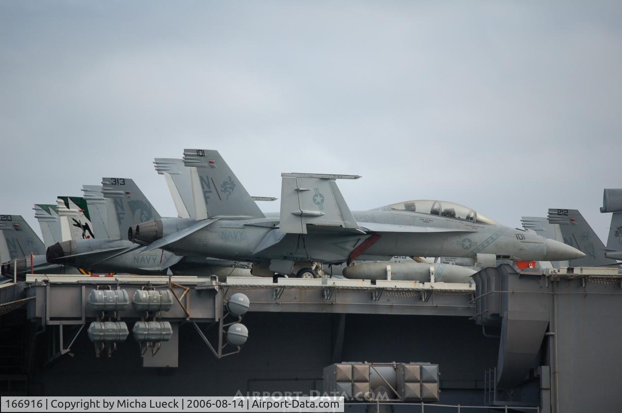 166916, Boeing F/A-18F Super Hornet C/N F224, Aircraft carrier Kitty Hawk in Fremantle Australia with McDD F/A 18 Hornets: 212 (c/n 162905), 400 (c/n 164687), 313 (c/n 163450), 101, and 212 (c/n 166425)
