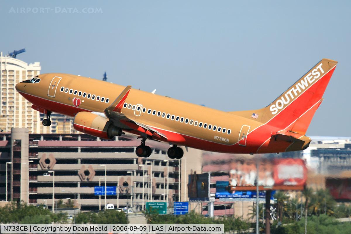 N738CB, 1999 Boeing 737-7H4 C/N 27870, Southwest Airlines N738CB (FLT SWA2597) climbing out from RWY 25R enroute to Phoenix Sky Harbor Int'l (KPHX).
