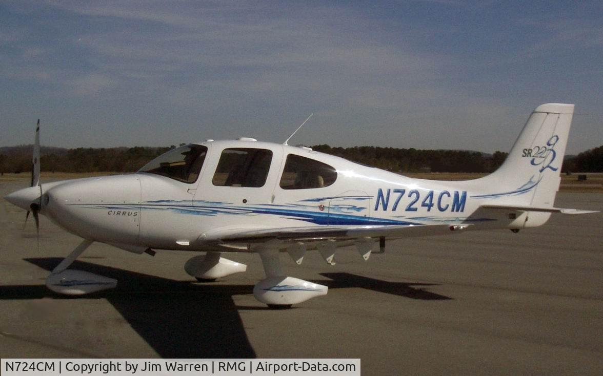 N724CM, 2005 Cirrus SR22 C/N 1557, N724CM at Rome, GA on a layover