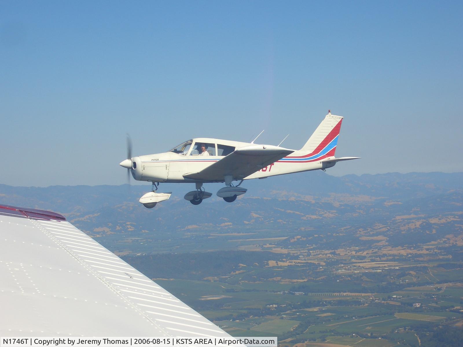 N1746T, 1970 Piper PA-28-140 Cherokee C/N 28-7125064, Formation Flight 2