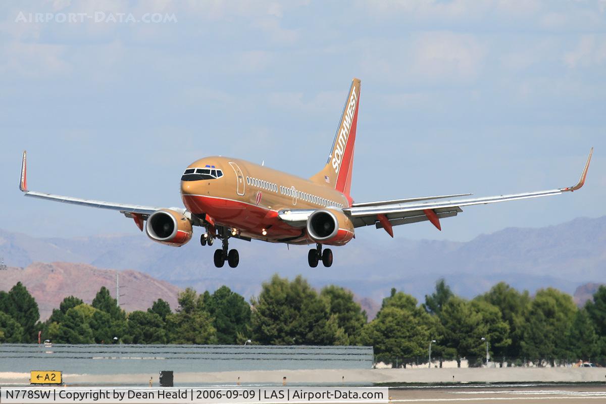N778SW, 2000 Boeing 737-7H4 C/N 27883, Southwest Airlines N778SW (FLT SWA1729) from Bob Hope (KBUR) on short final to RWY 25L.