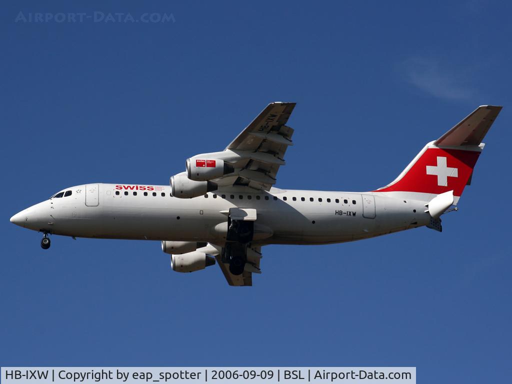 HB-IXW, 1995 British Aerospace Avro 146-RJ100 C/N E3272, completing a flight from AMS as LX 709