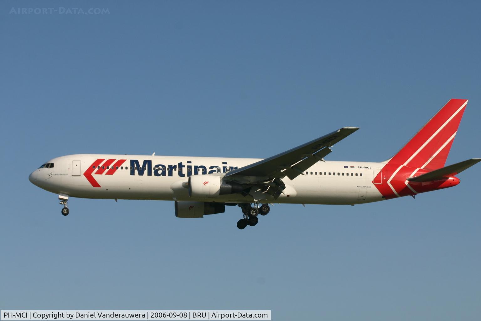 PH-MCI, 1991 Boeing 767-31A C/N 25312, short to land on rwy 25L