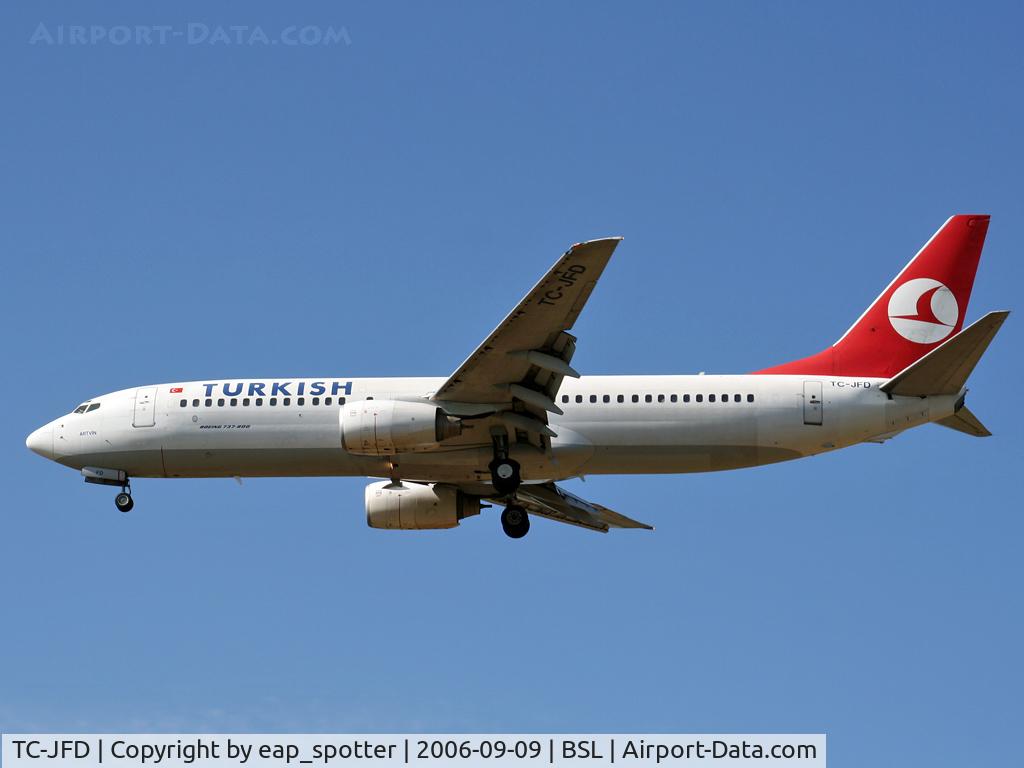 TC-JFD, 1998 Boeing 737-8F2 C/N 29766, inbound from Istanbul landing on runway 16