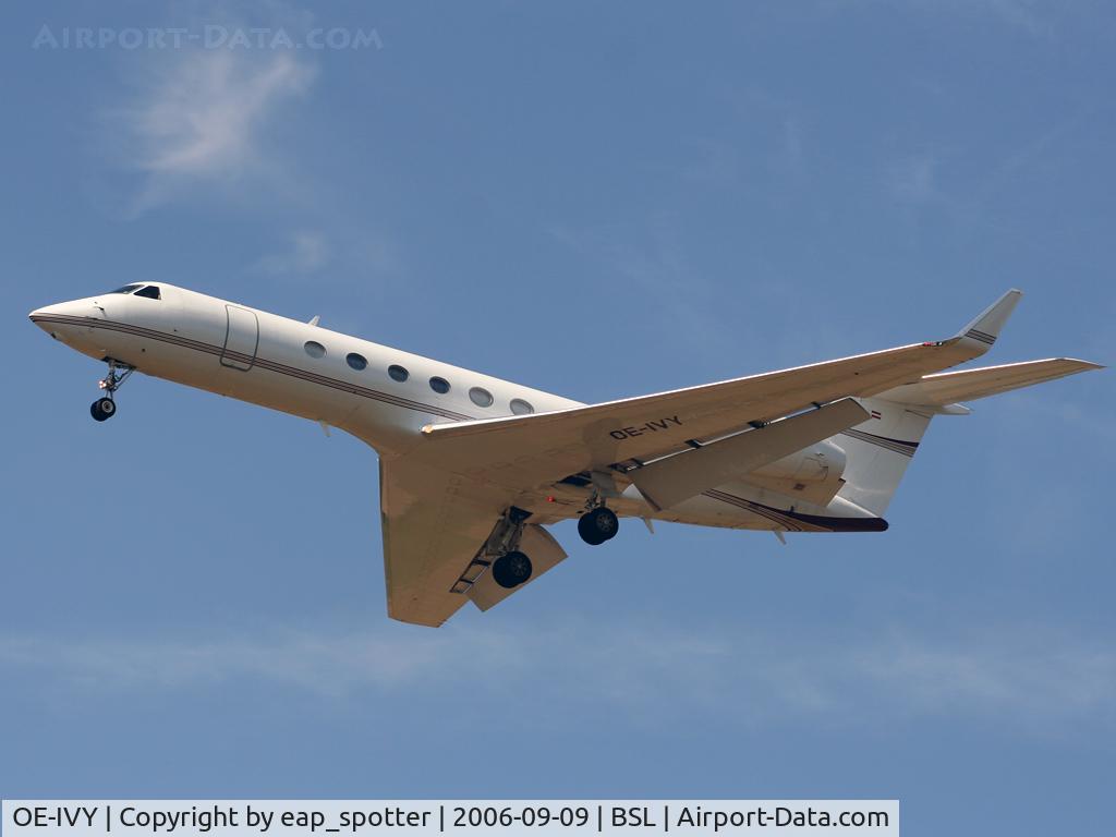 OE-IVY, 2002 Gulfstream Aerospace Gulfstream V C/N 687, International Jetmanagement landing on runway 16