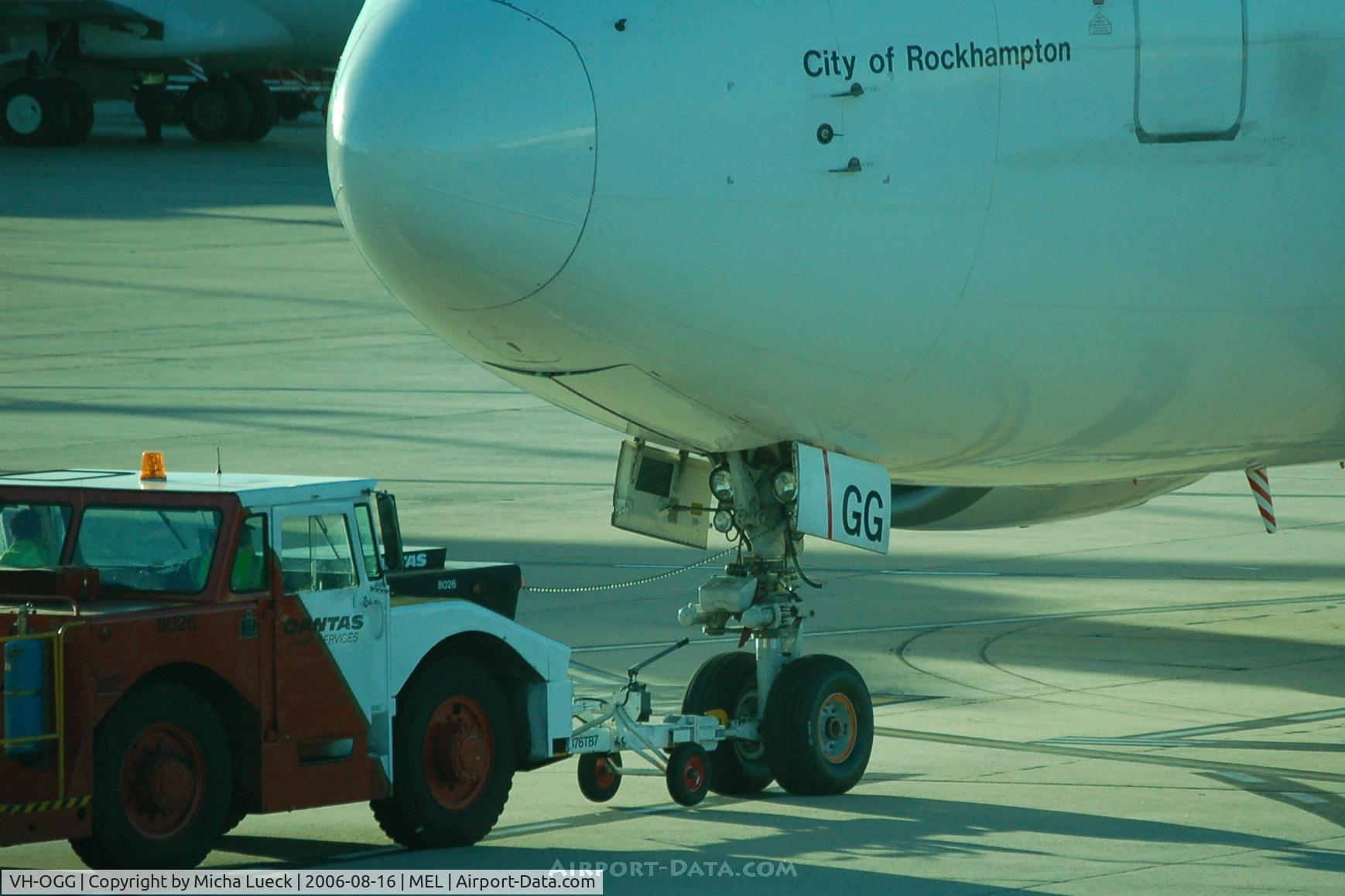 VH-OGG, 1990 Boeing 767-338 C/N 24929, Push-back in Melbourne