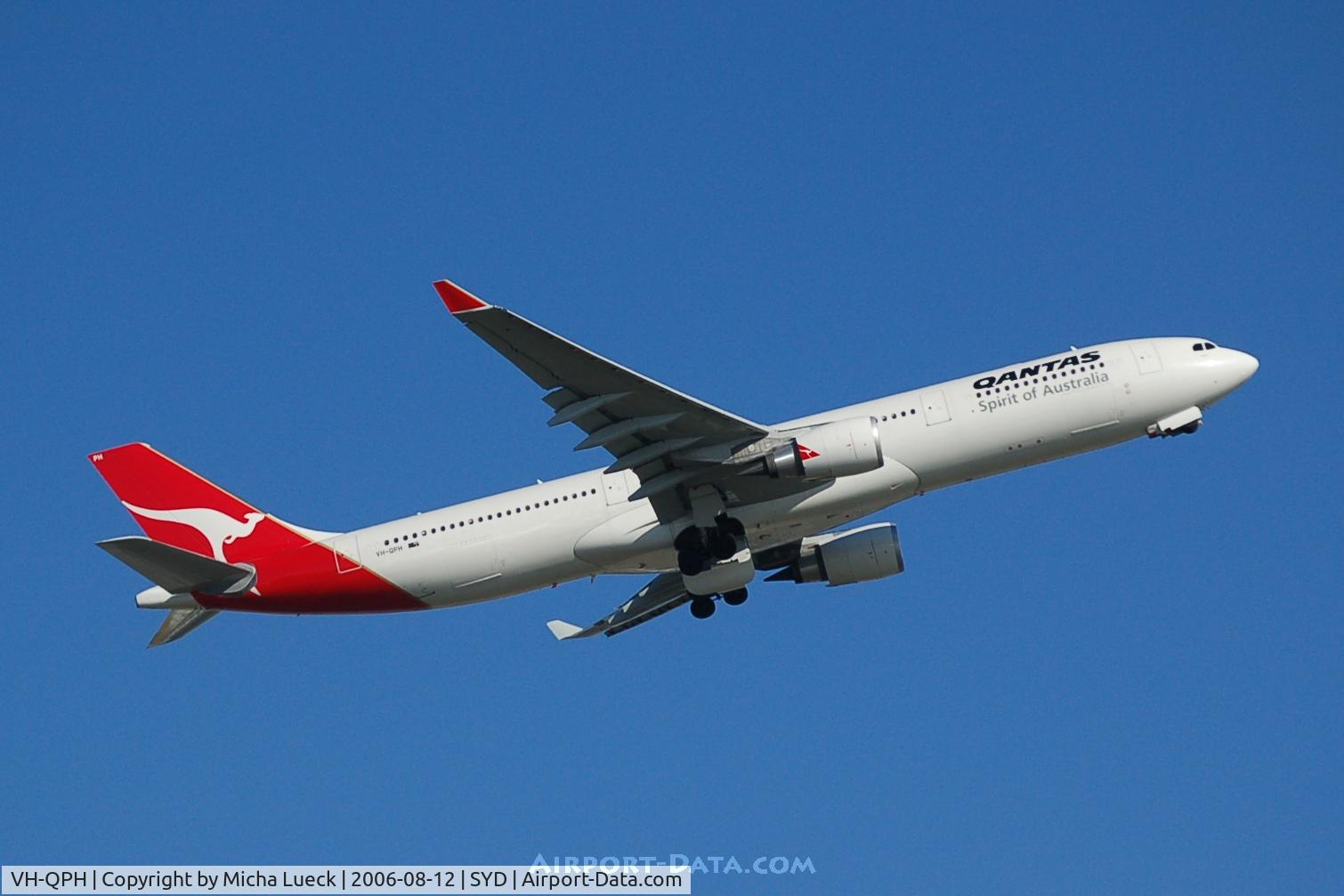VH-QPH, 2005 Airbus A330-303 C/N 0695, Climbing out of Sydney
