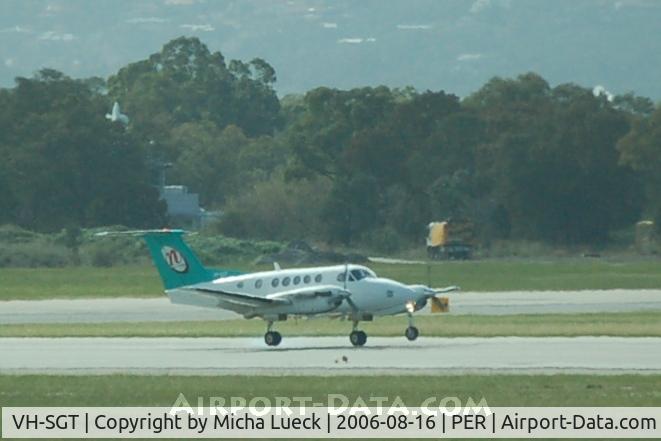 VH-SGT, 1975 Beech 200 C/N BB-73, Touching down in Perth