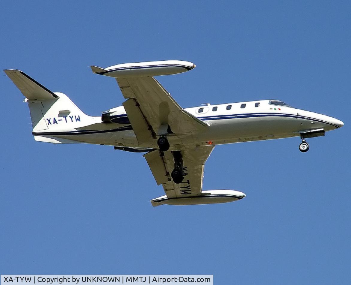 XA-TYW, 1982 Learjet 25XR C/N 361, LANDING