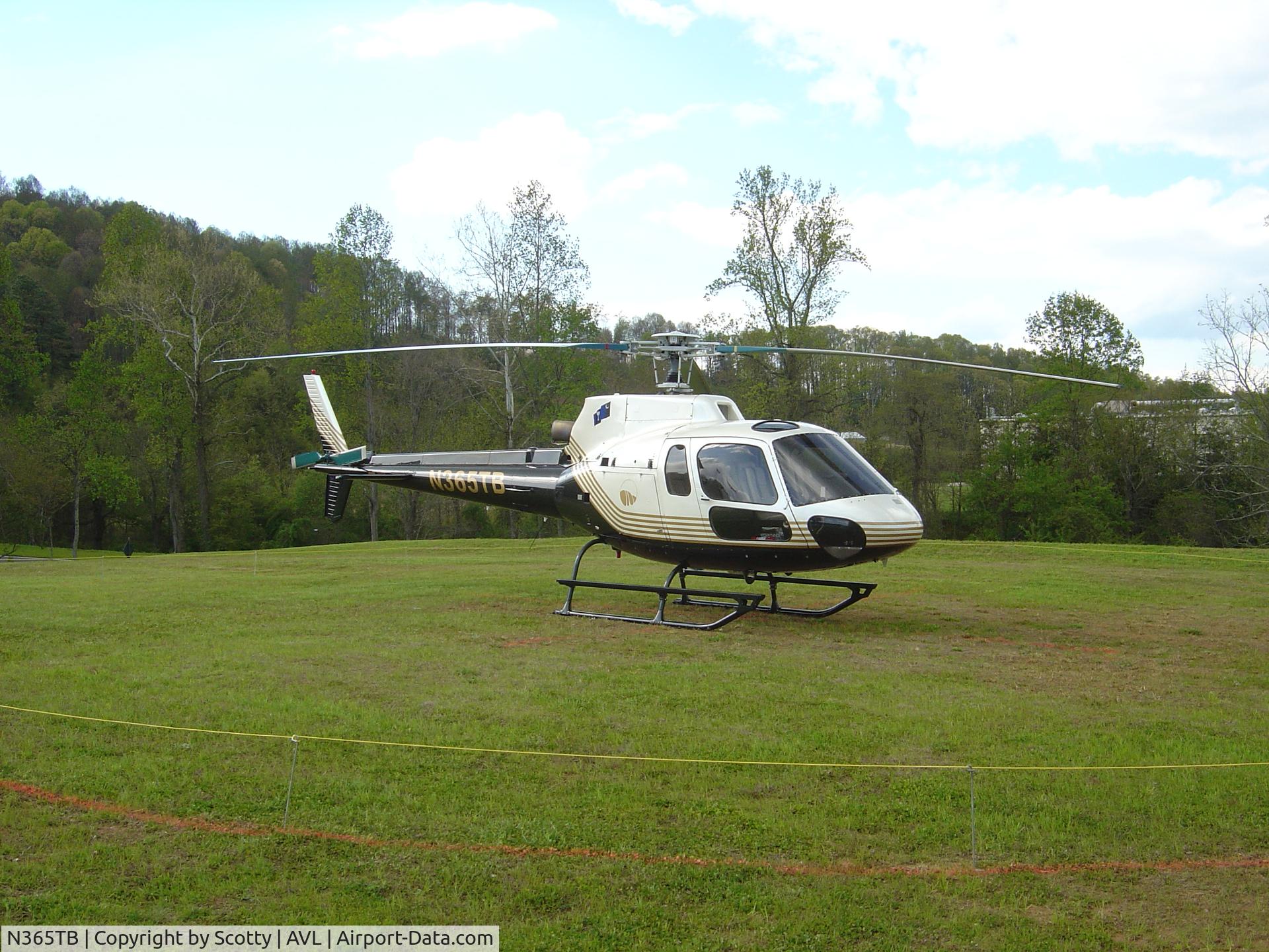 N365TB, 1990 Aerospatiale AS-350BA Ecureuil C/N 2363, Parked at the Gold Course