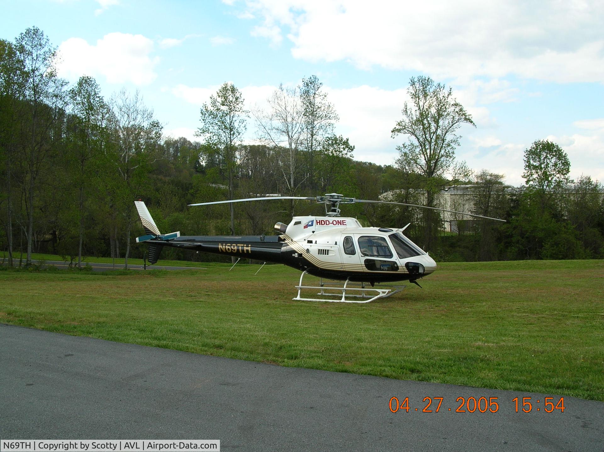 N69TH, 1989 Aerospatiale AS-350BA Ecureuil C/N 2281, Parked at the Golf Course