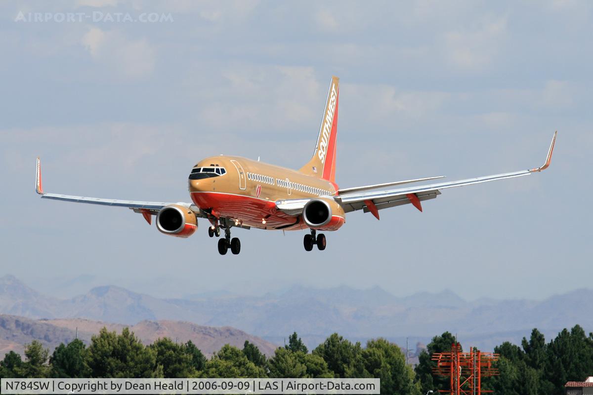 N784SW, 2000 Boeing 737-7H4 C/N 29810, Southwest Airlines N784SW on final approach to RWY 25L.