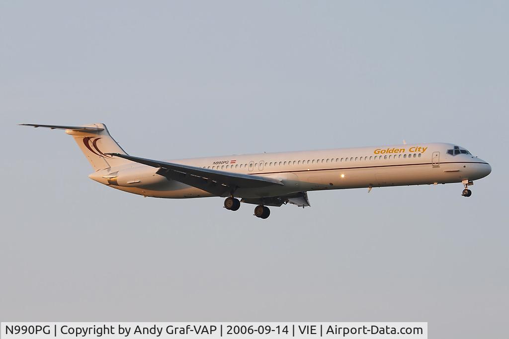 N990PG, 1986 McDonnell Douglas MD-83 (DC-9-83) C/N 49448, On final RWY11.