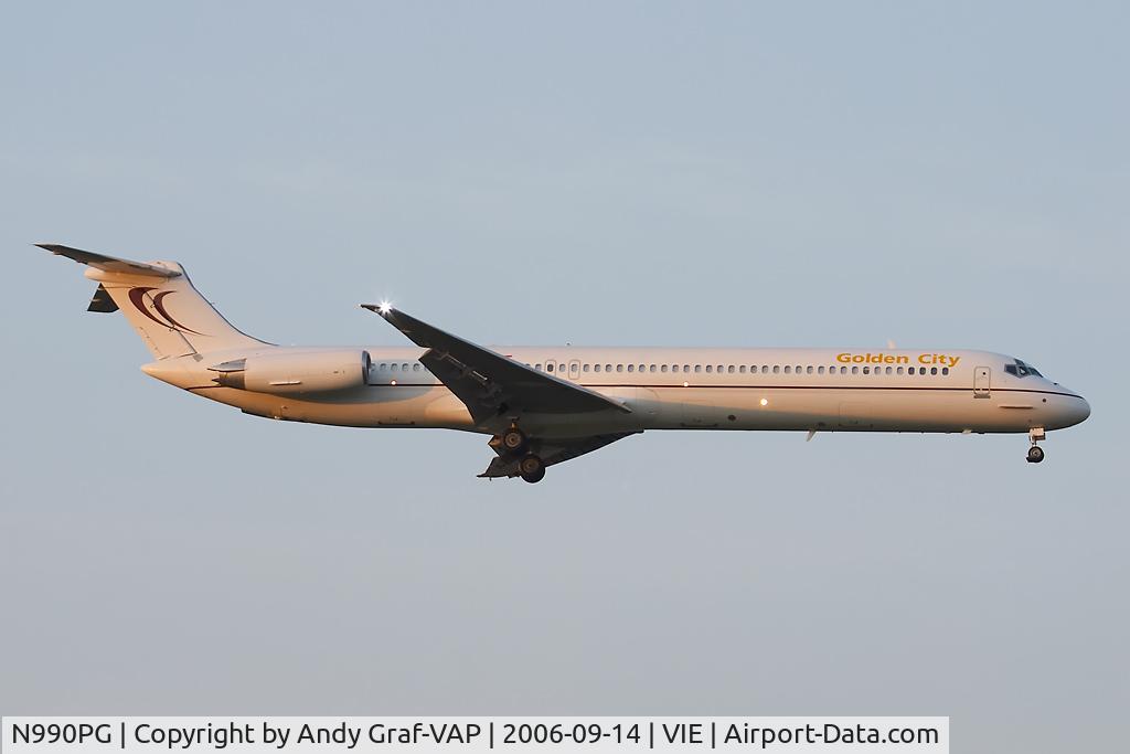 N990PG, 1986 McDonnell Douglas MD-83 (DC-9-83) C/N 49448, On final RWY11.