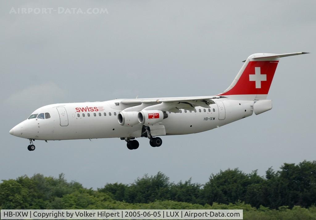 HB-IXW, 1995 British Aerospace Avro 146-RJ100 C/N E3272, British Aerospace Avro Regionaljet RJ 100
