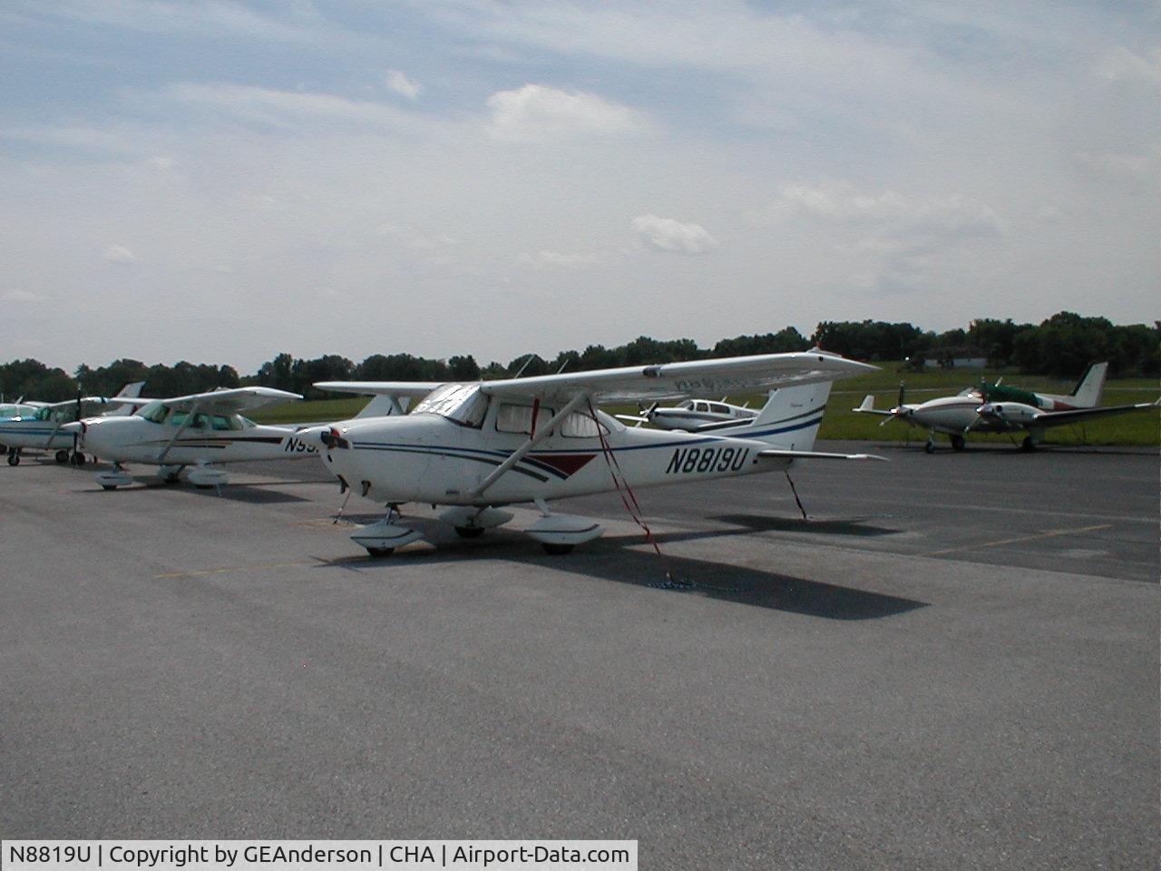 N8819U, 1965 Cessna 172F C/N 17252726, On ramp in Chattanoga 2004