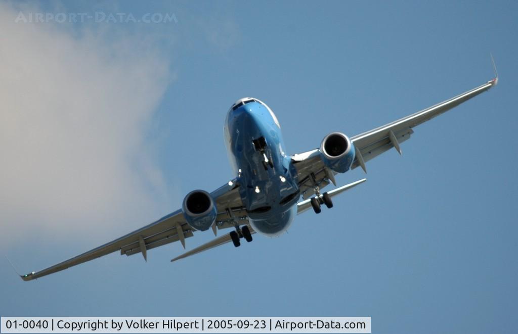 01-0040, 2000 Boeing C-40B (737-7DM BBJ) C/N 29971, on final at ramstein