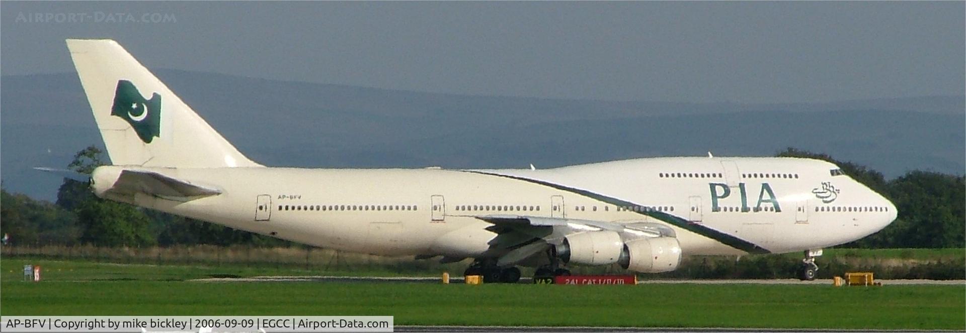 AP-BFV, 1986 Boeing 747-367 C/N 23534, departing manchester