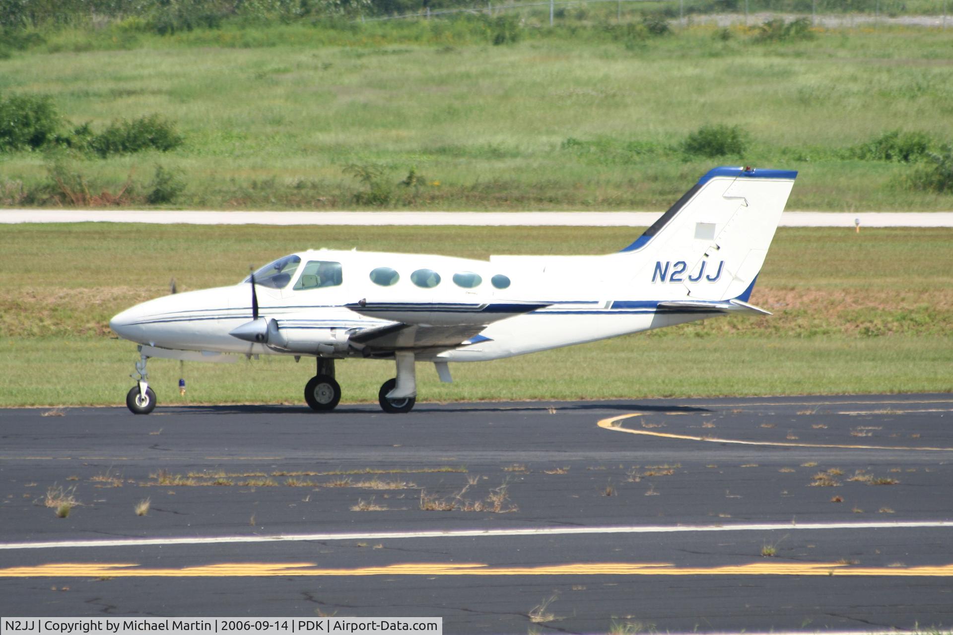 N2JJ, 1968 Cessna 401 C/N 401-0235, Taxing to Epps Air Service