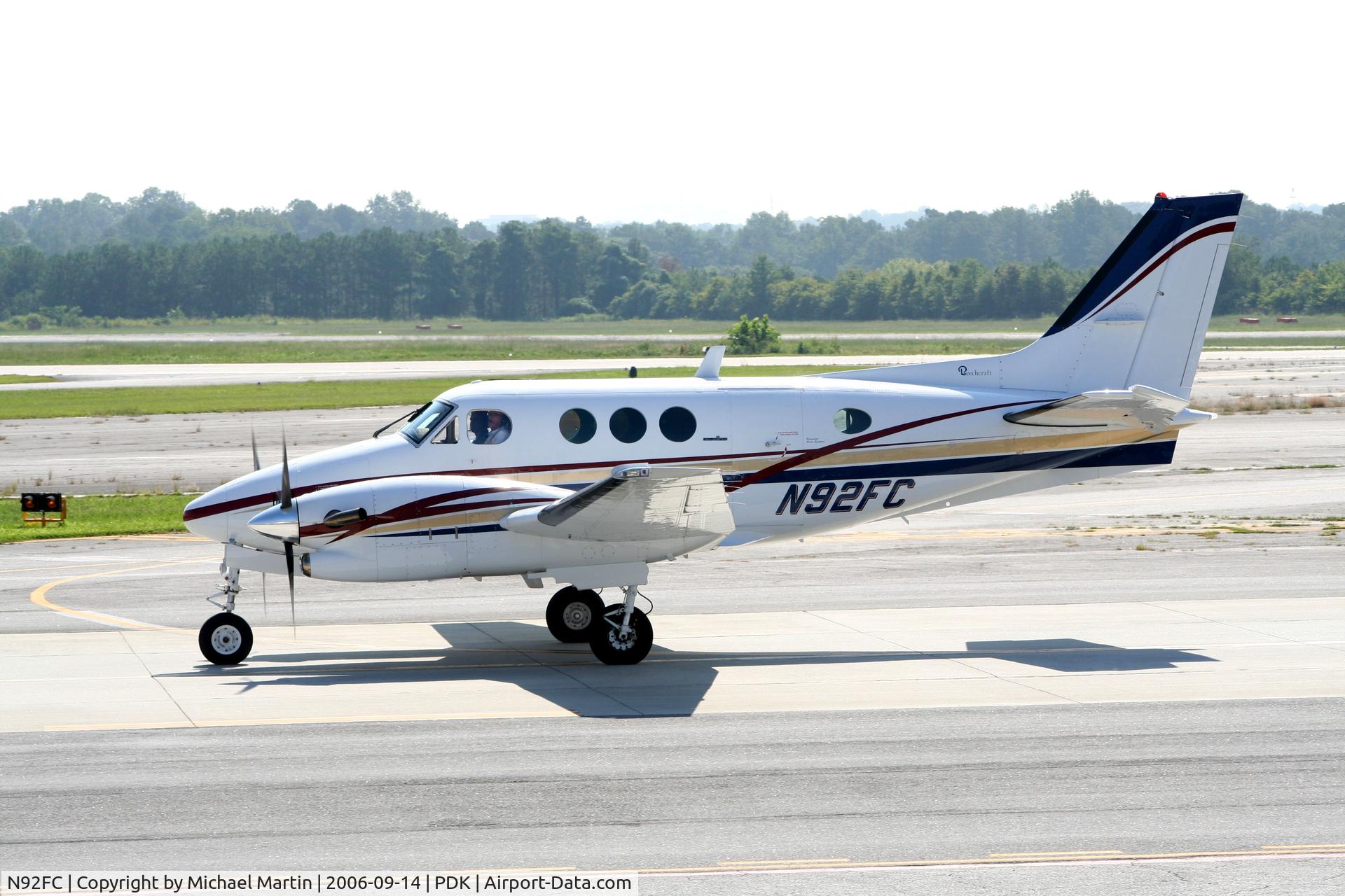 N92FC, 1990 Beech C90A King Air C/N LJ-1235, Taxing to Epps Air Service