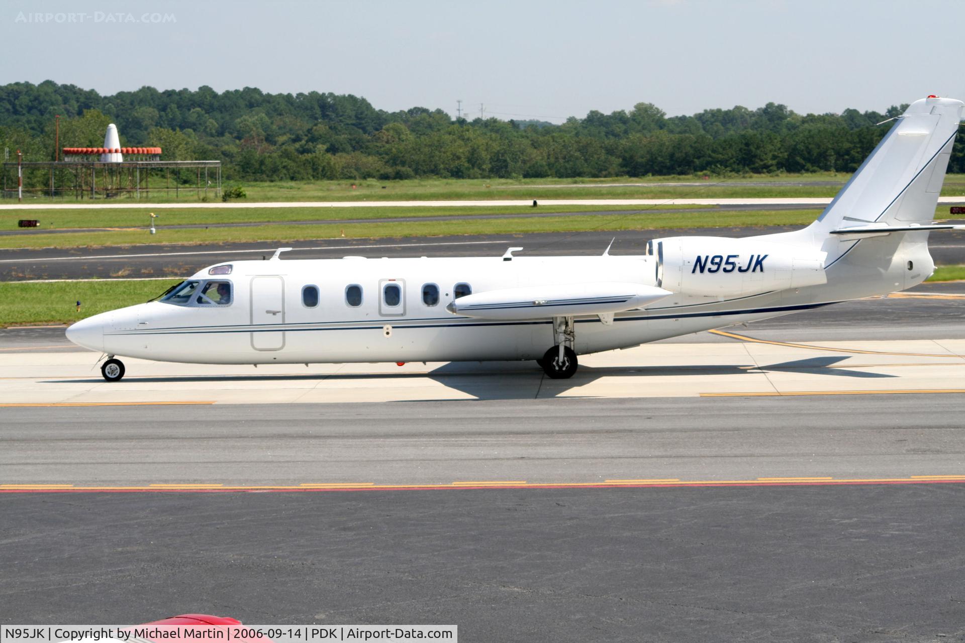 N95JK, 1980 Israel Aircraft Industries IAI-1124 Westwind C/N 283, Taxing to Epps Air Service
