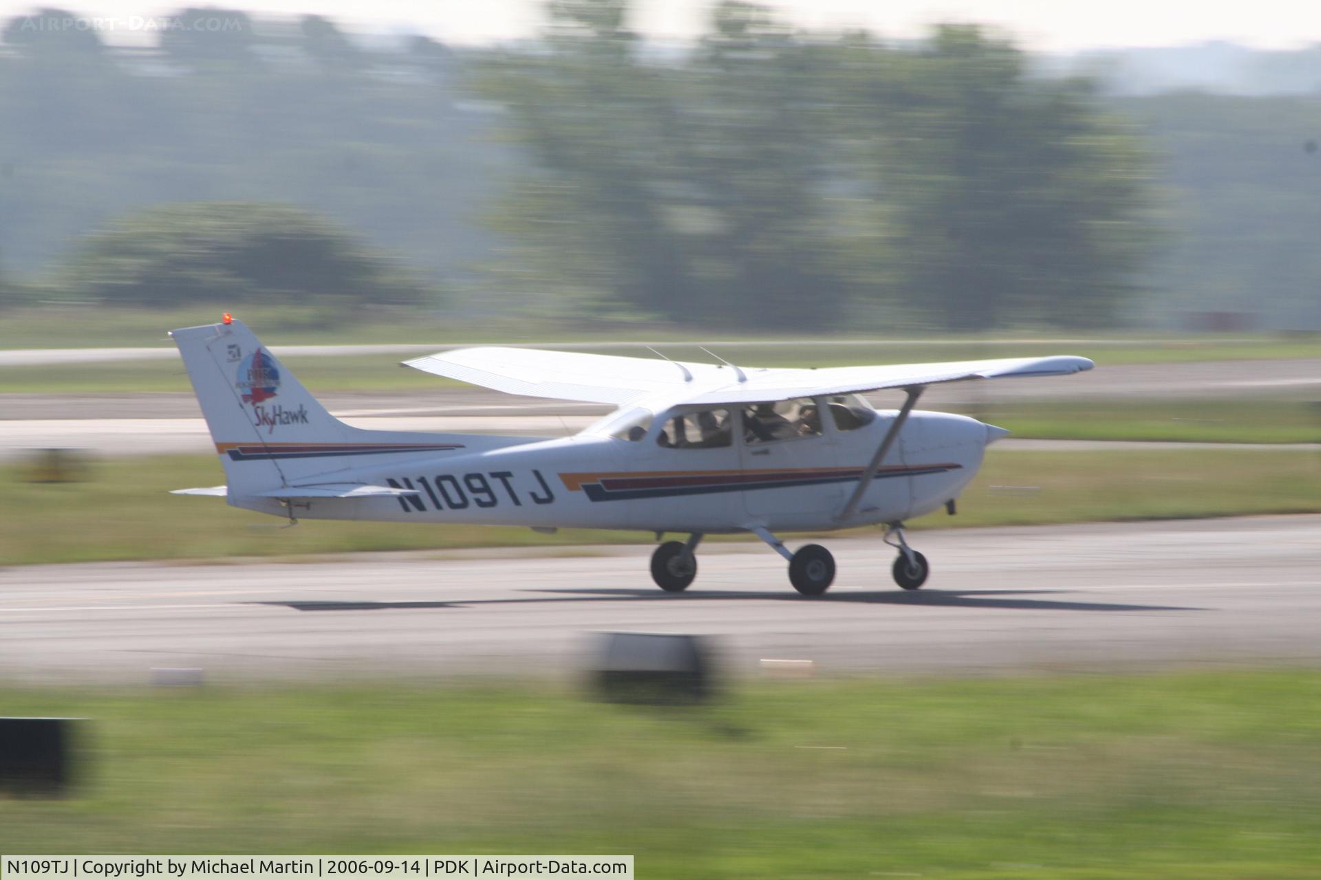 N109TJ, 2001 Cessna 172R C/N 17280985, Takeoff from 20R