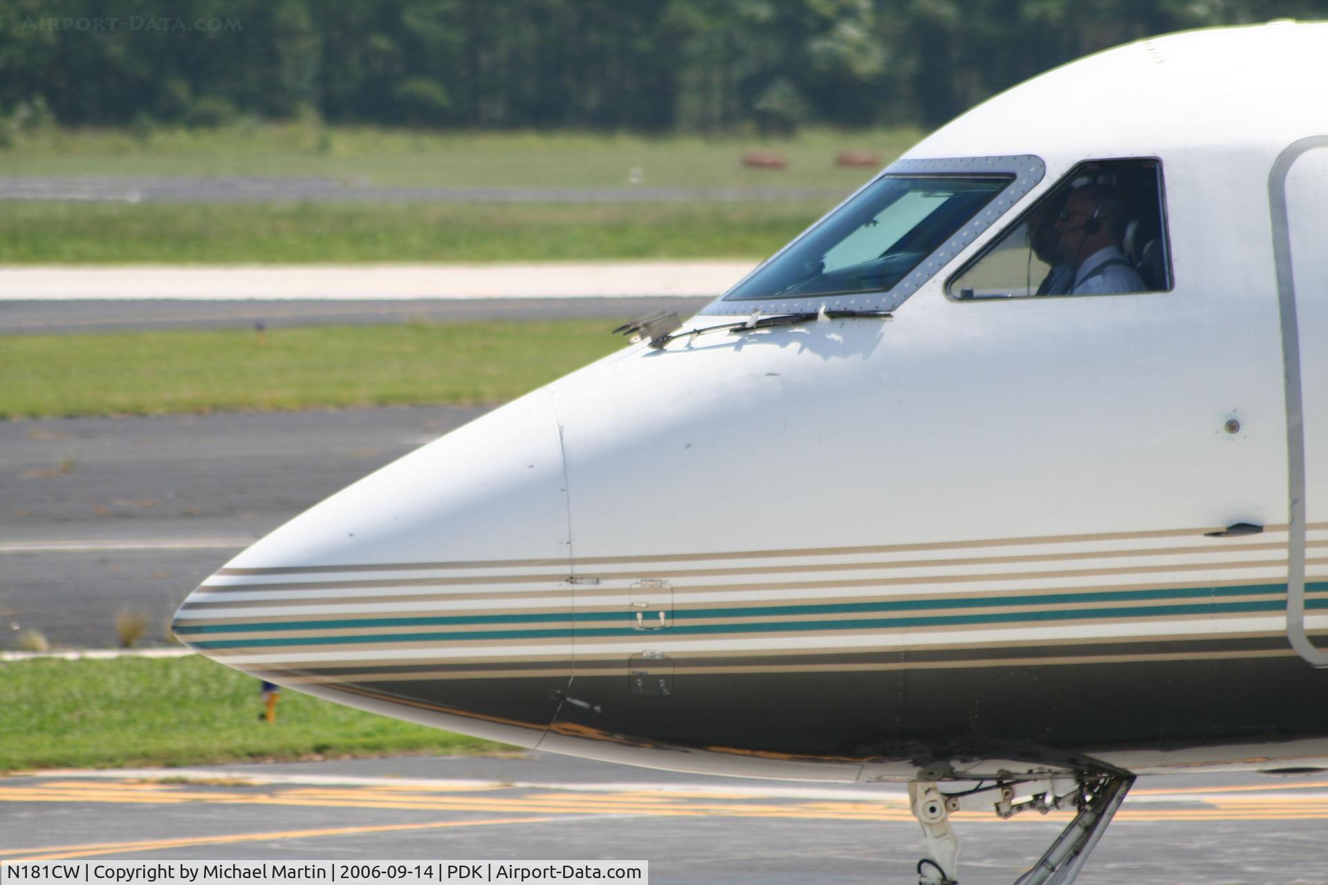 N181CW, 1987 Gulfstream Aerospace G-IV C/N 1001, Close up of cockpit