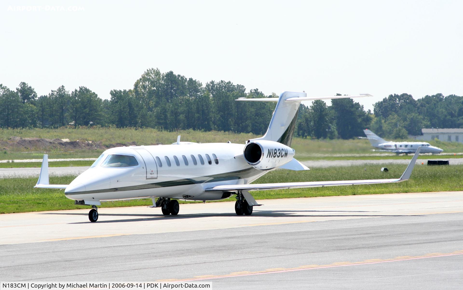 N183CM, 2001 Learjet 45 C/N 133, Taxing to Signature Air