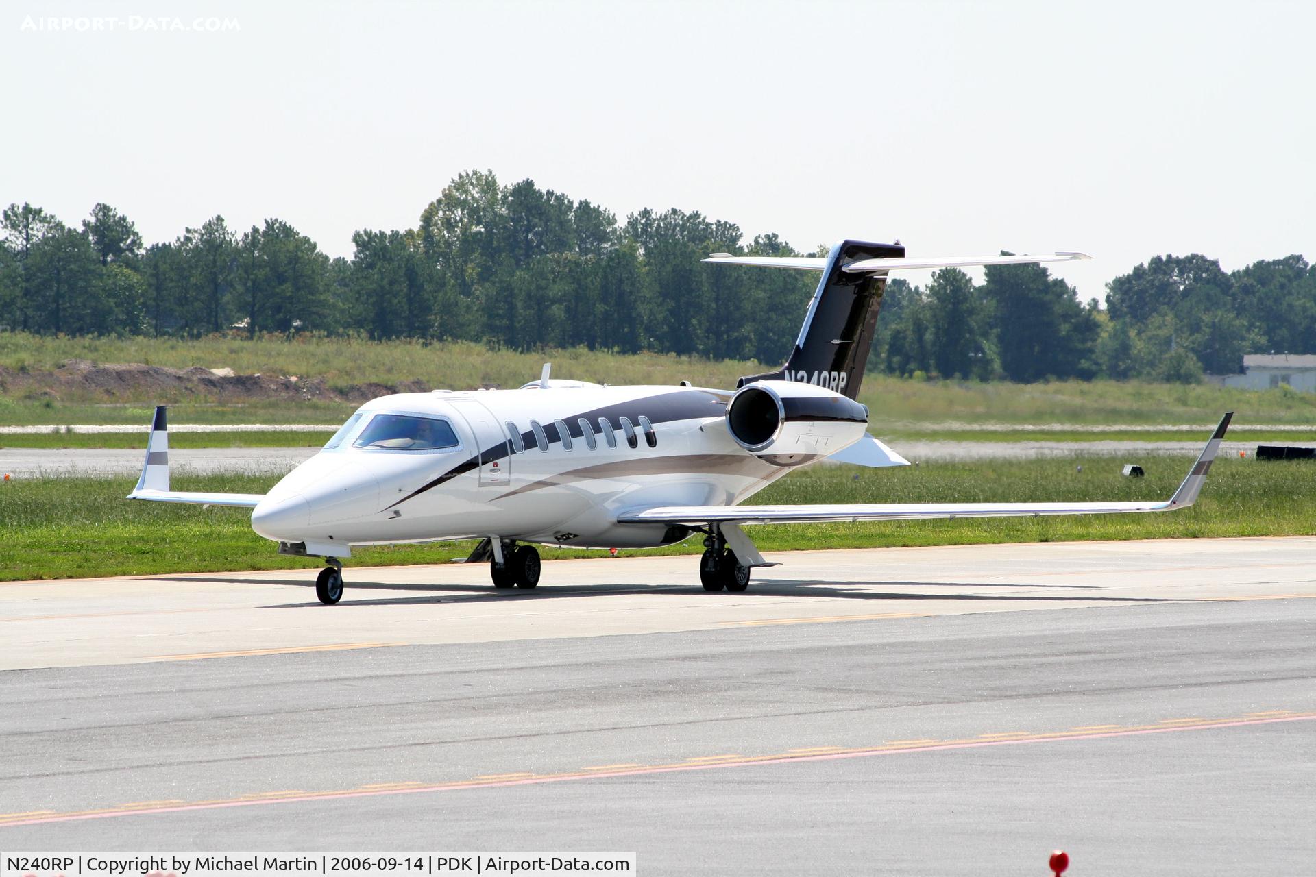 N240RP, 2005 Learjet 45 C/N 2025, Taxing to Epps Air Service