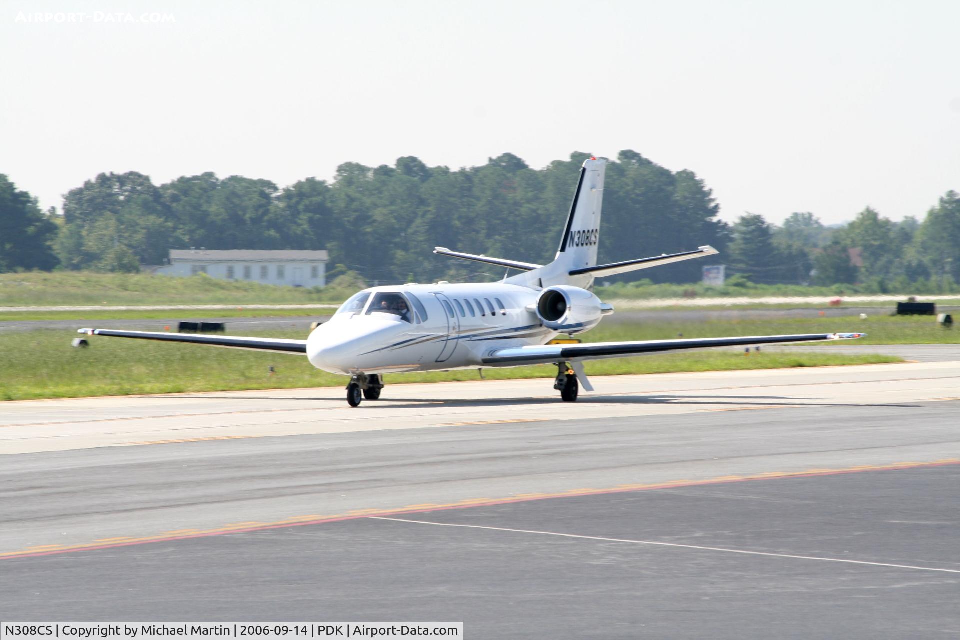 N308CS, 2001 Cessna 550 Citation Bravo C/N 550-0976, Taxing to Epps Air Service