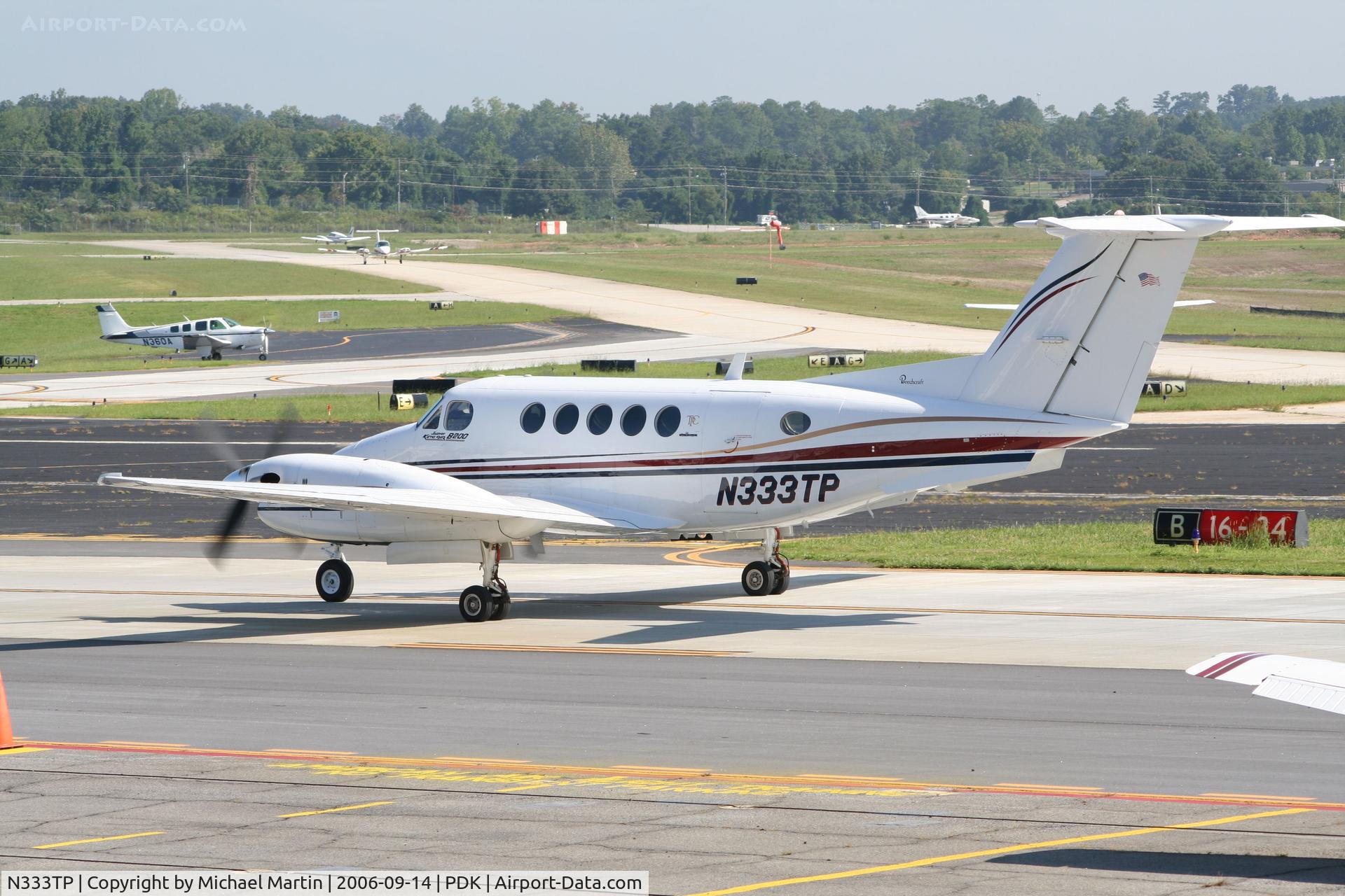 N333TP, 1988 Beech B200 King Air C/N BB-1292, Taxing to Epps Air Service
