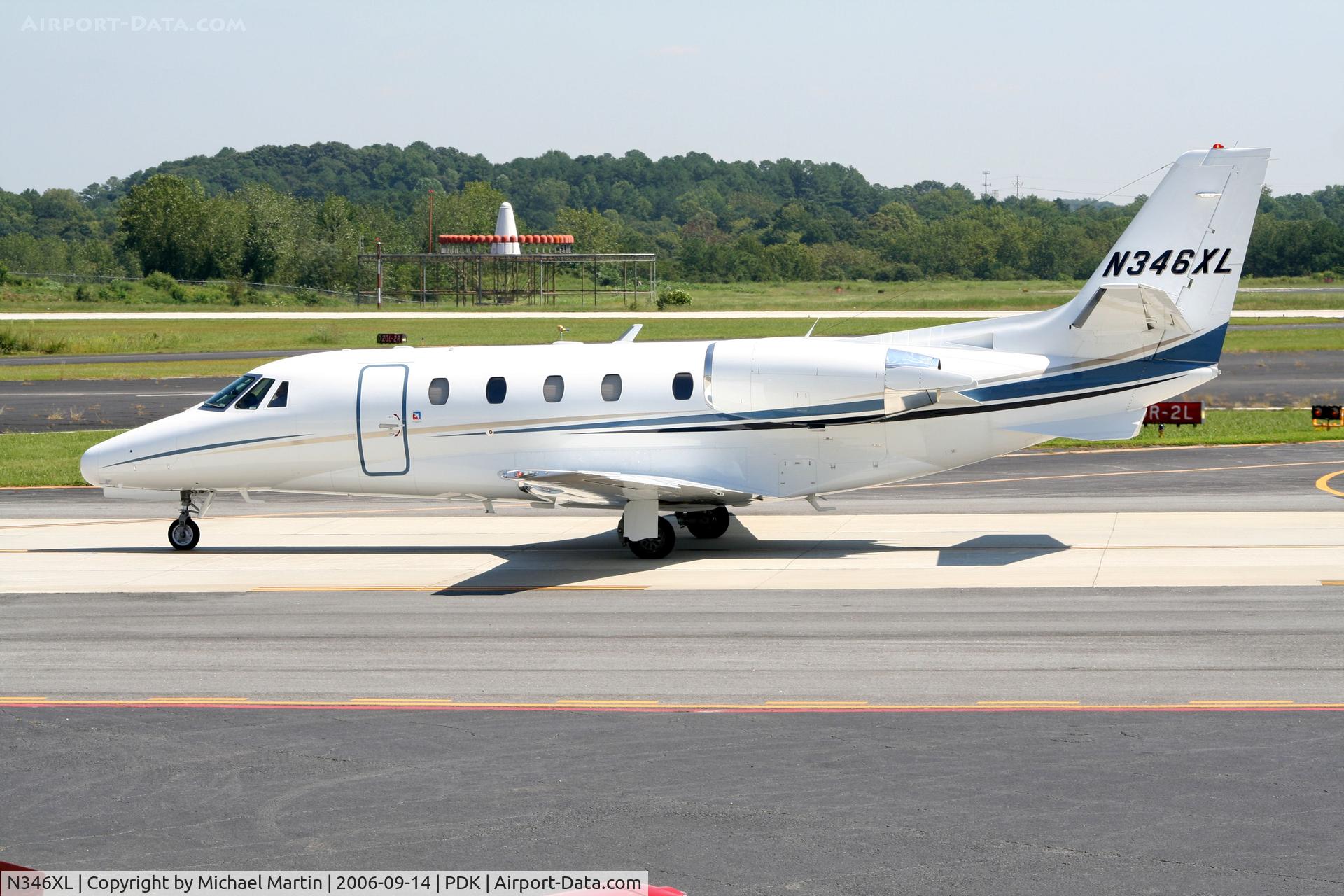 N346XL, 2003 Cessna 560XL C/N 560-5346, Taxing to Signature Air