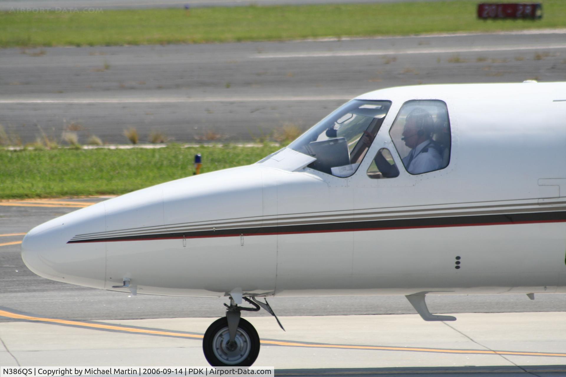 N386QS, 1998 Cessna 560 Citation Encore C/N 560-0486, Close up of cockpit