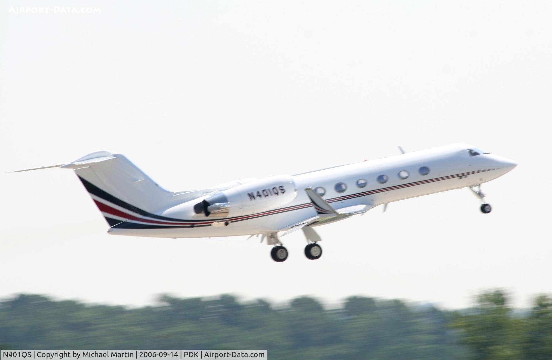 N401QS, 2000 Gulfstream Aerospace G-IV C/N 1408, Taking off from 20L